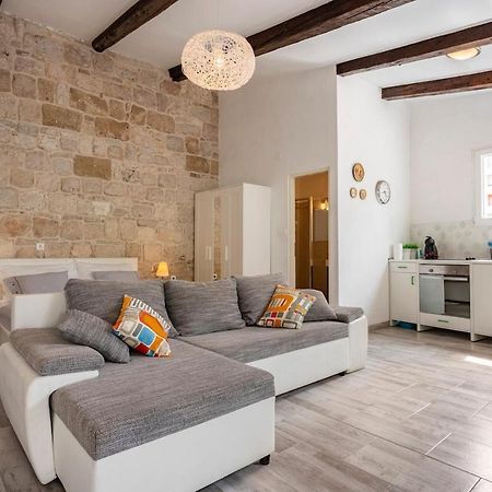 Apartments Martinis Vis Ngoại thất bức ảnh