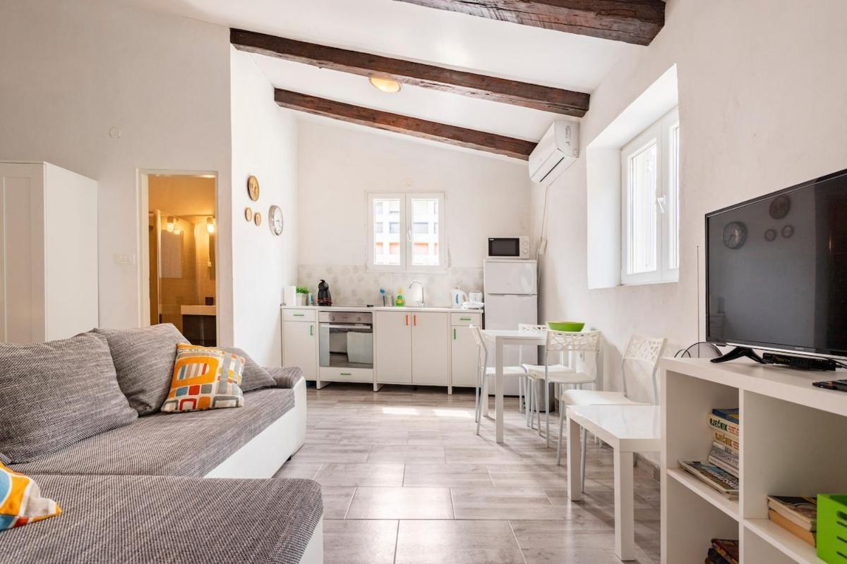 Apartments Martinis Vis Ngoại thất bức ảnh