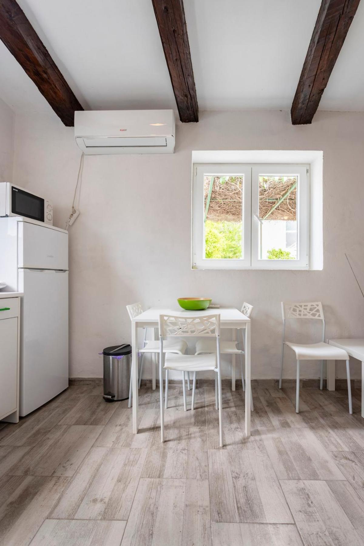 Apartments Martinis Vis Ngoại thất bức ảnh