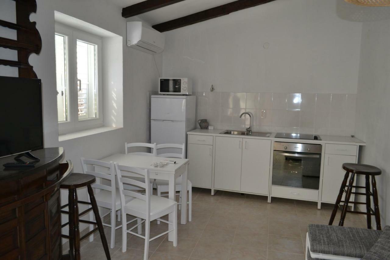 Apartments Martinis Vis Ngoại thất bức ảnh