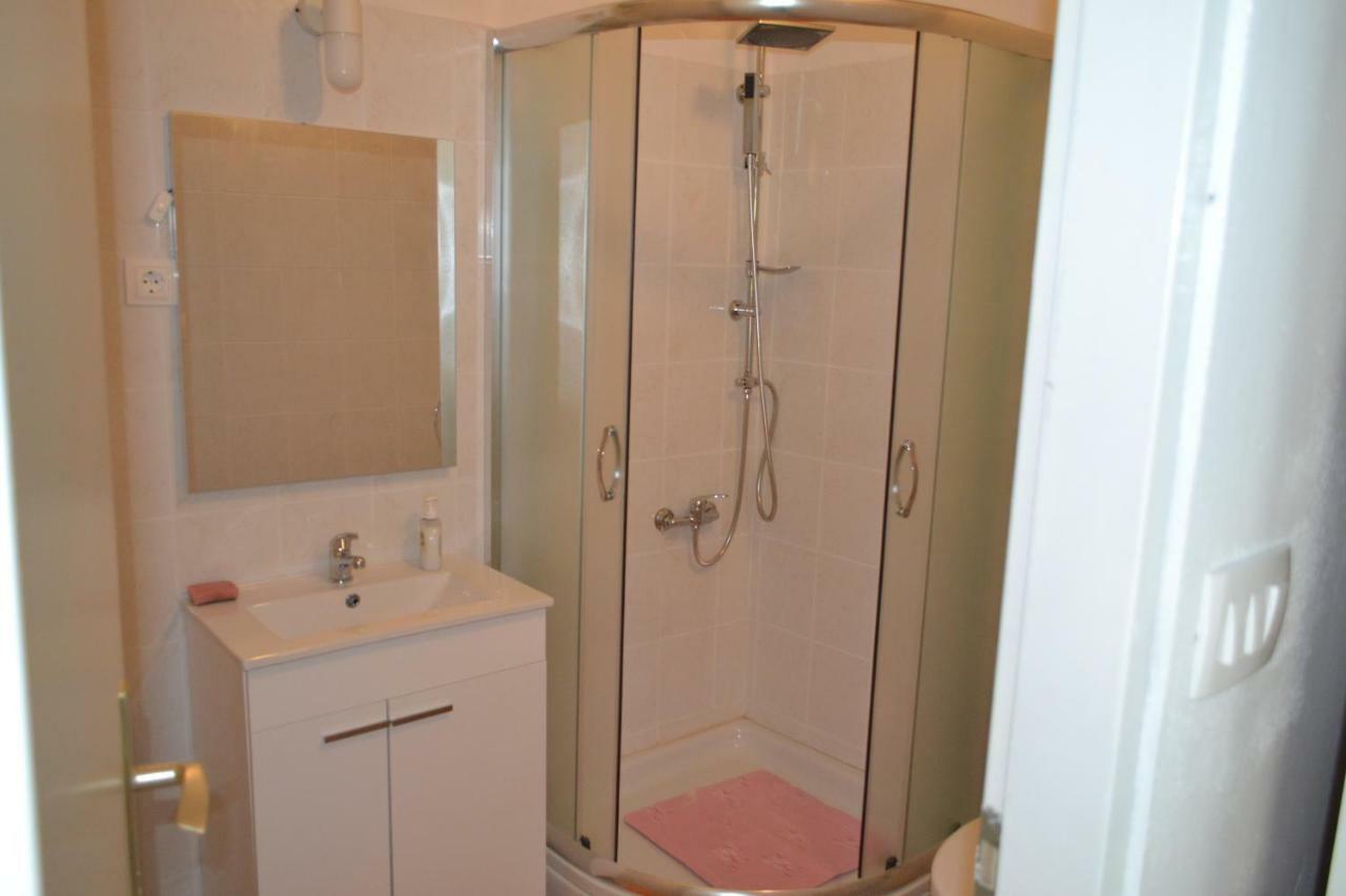 Apartments Martinis Vis Ngoại thất bức ảnh